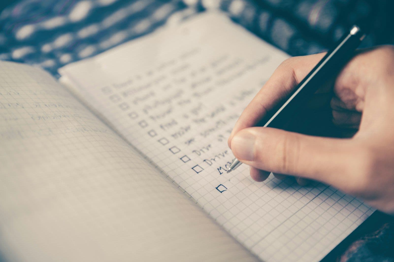 8 cosas que no pueden faltar en el brief para un creador UGC